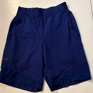 Under Armour Men's Navy Athletic Shorts sz small